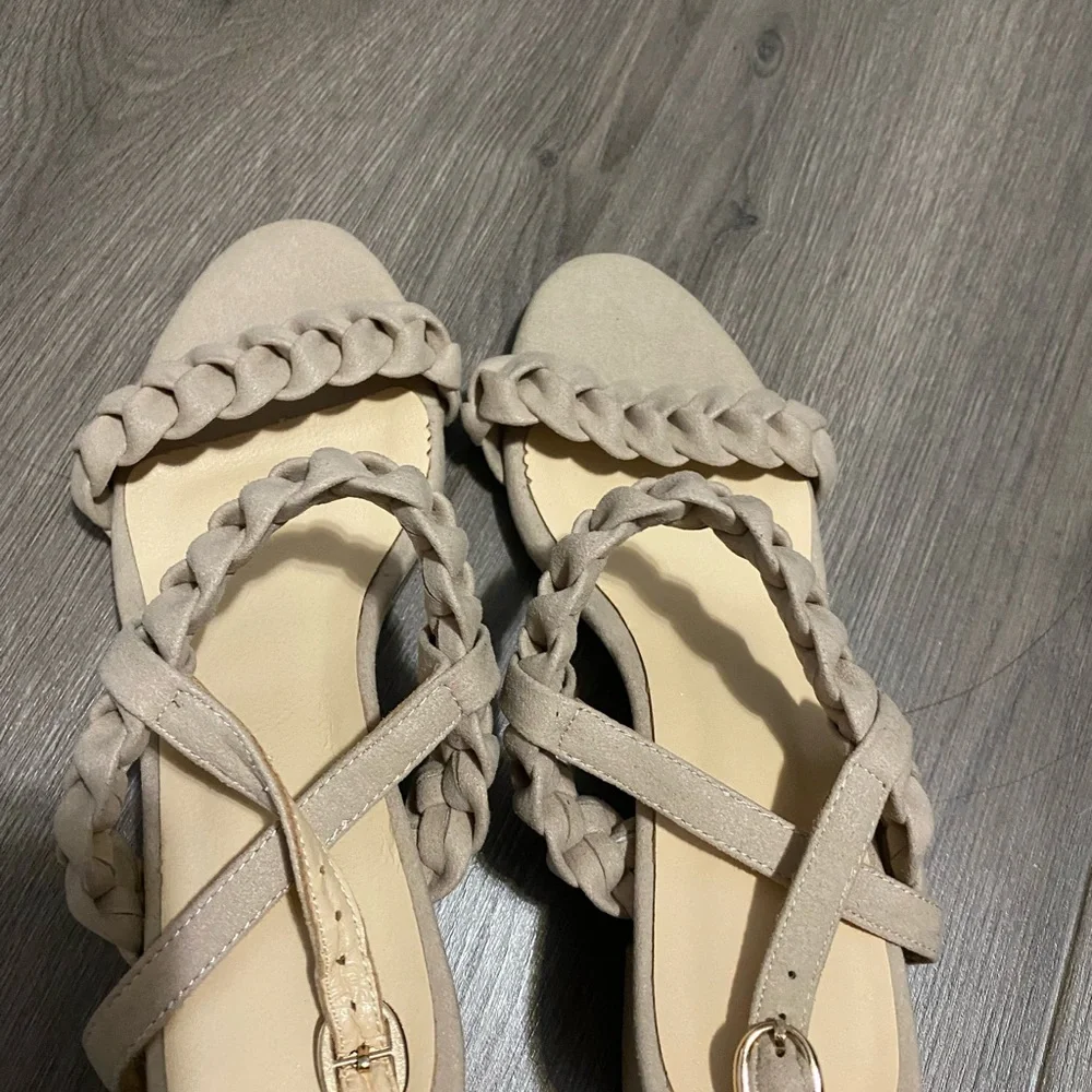 Sandal - Picture 2 of 3